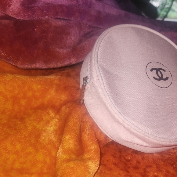 Chanel Pink Round Accessory - Picture 8 of 8